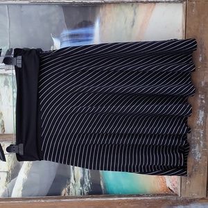 Studio 253 Strechy Skirt Black W/White Stripe. Medium Lightweight and Flowy